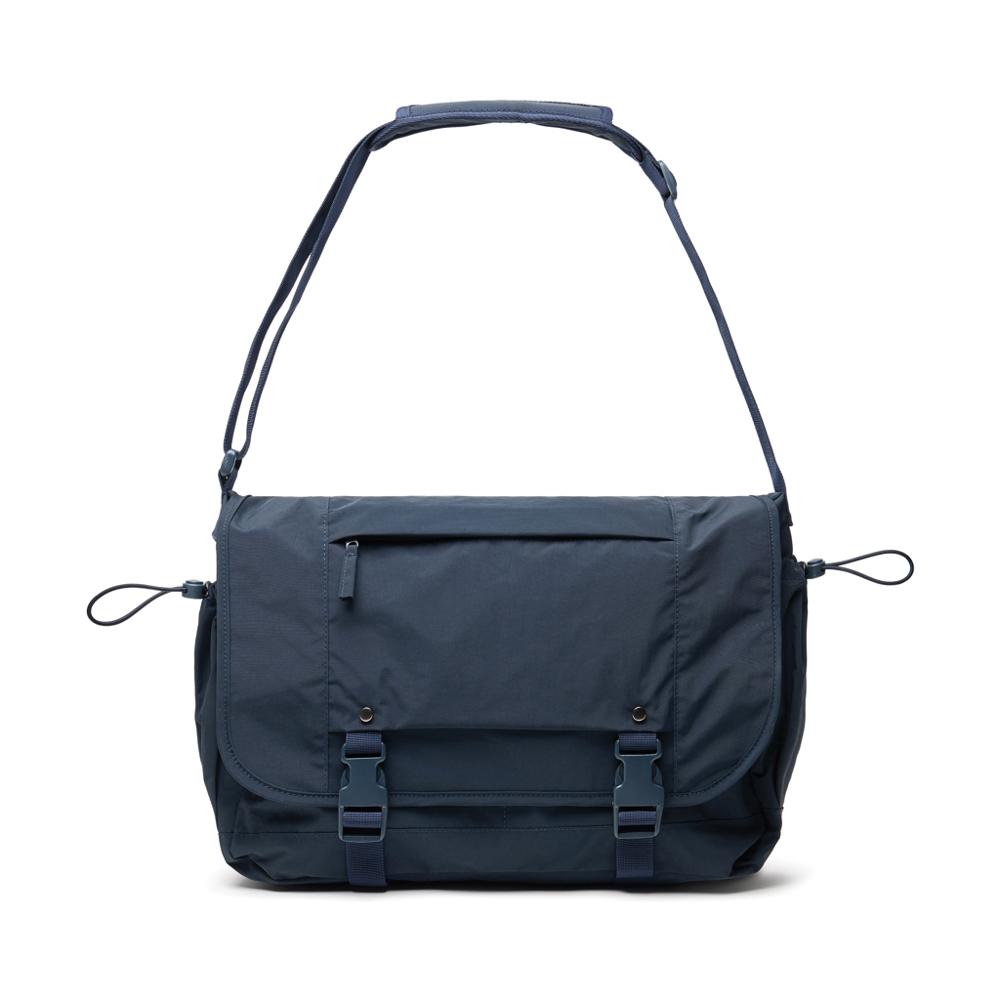 KENTO URBAN RCS recycled nylon 15.6 inch Messenger - donkerblauw (± PMS 539 C)